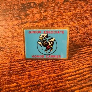 Vintage The Fresno Bee Scoopy Bee Junior Associate Honor Carrier Pin